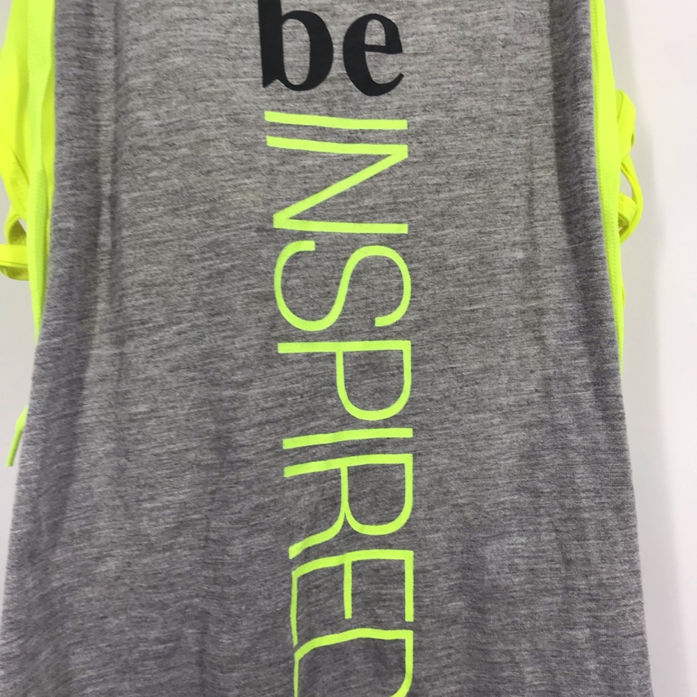 Hooded exercise top with built in sports bra. - Picture 7 of 8